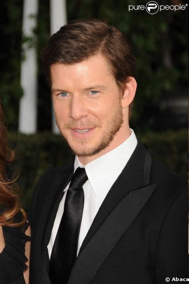 Avec qui Eric Mabius est en Couple