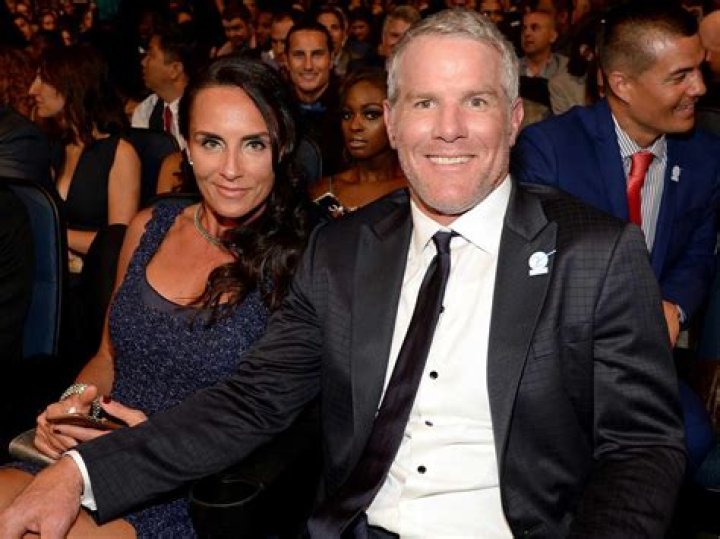 Brett Favre says family asked about NFL return with Andrew Luck