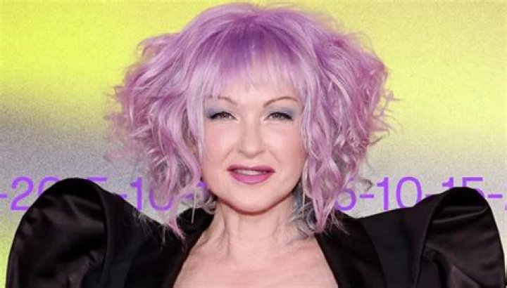 Fans react to Cyndi Lauper's women’s rights speech at 2021 VMAs