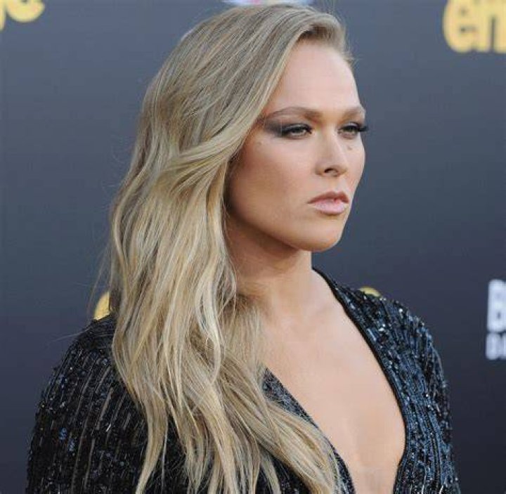 Female Celebrities Who Are 5’4" Tall