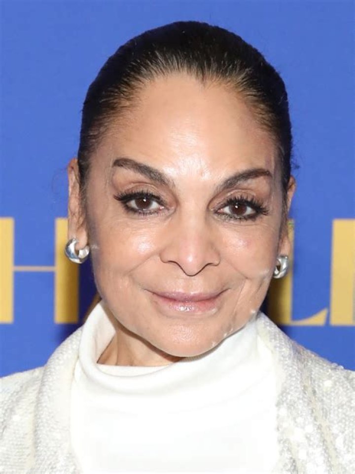 Jasmine Guy — A Working Icon! Los Angeles Sentinel