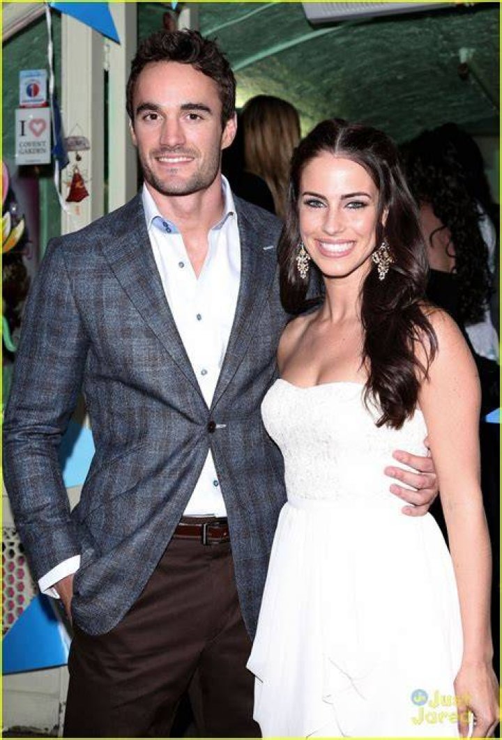 Jessica Lowndes shows exboyfriend Thom Evans what he's been missing