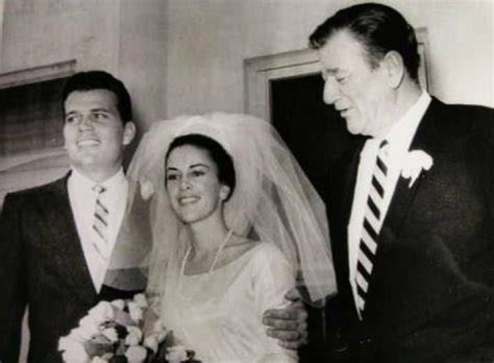 John Wayne and bride Vintage bride, Bride, Hollywood wedding