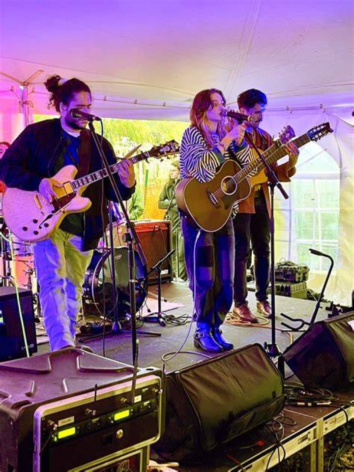 Lina laut.de Band