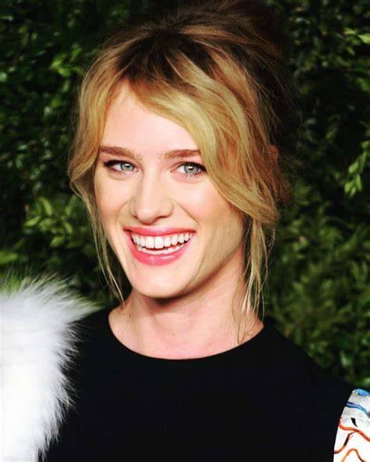 Mackenzie Davis Bio, Net worth, Height, Weight, Boyfriend, Affair