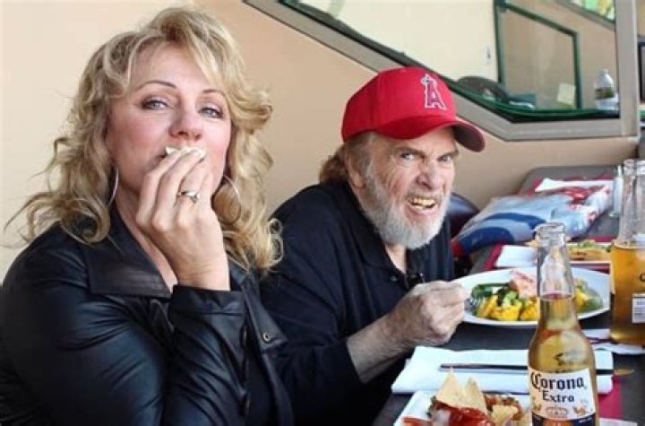 Merle Haggard & Wife Theresa Ann Lane 5 Fast Facts You Need to Know