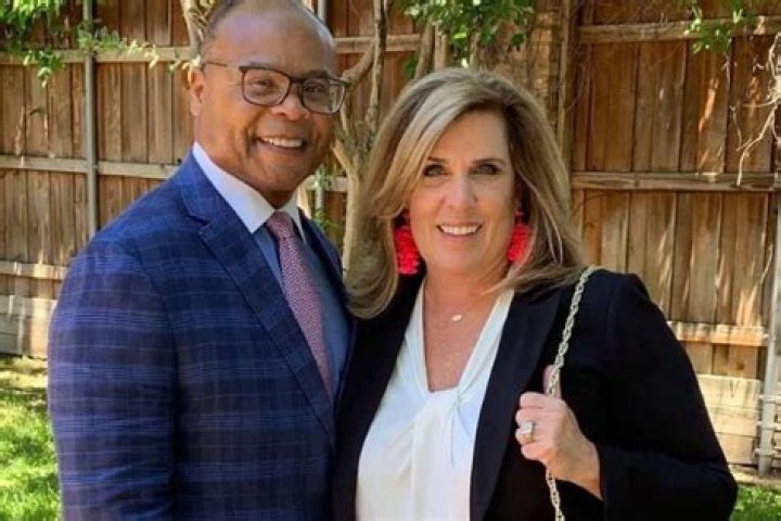 Mike Singletary is Married to Wife Kim Singletary. Kids
