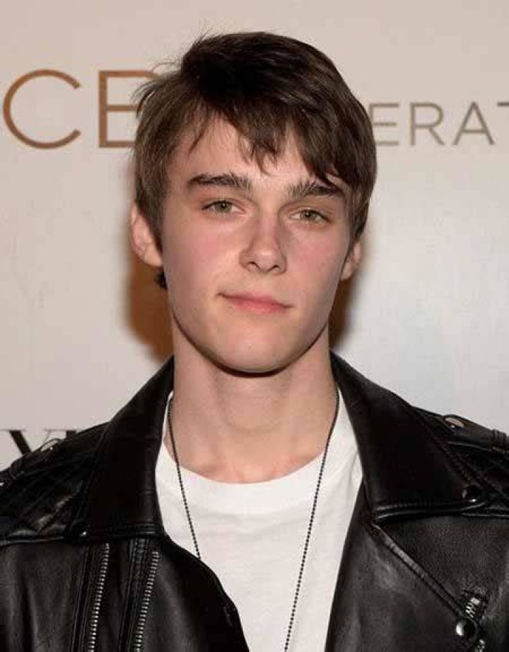 Mitchell Hope Age, Net worth, Birthday, Height, Wife, Family, Wiki