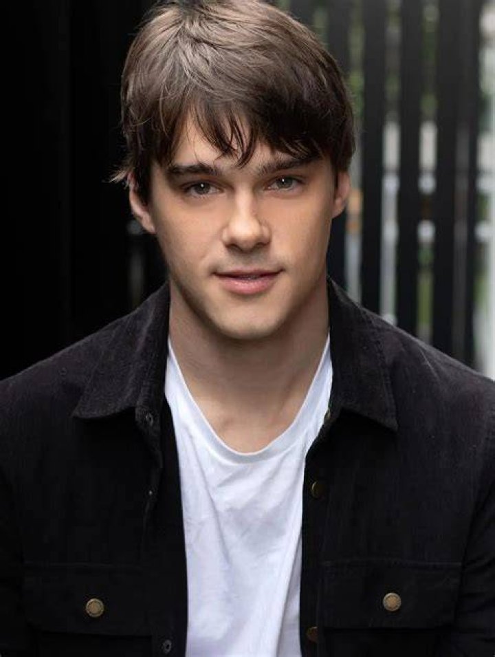 Mitchell Hope Biography, Height & Life Story Super Stars Bio