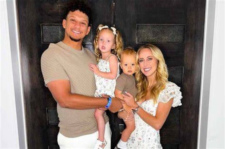 Patrick Mahomes and wife Brittany share stunning pregnancy photoshoot