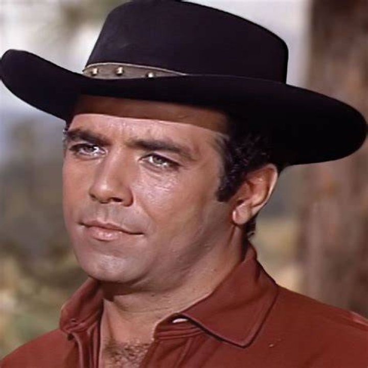 PERNELL ROBERTS IN THE TV WESTERN "BONANZA" 8X10 PUBLICITY PHOTO (AA301)