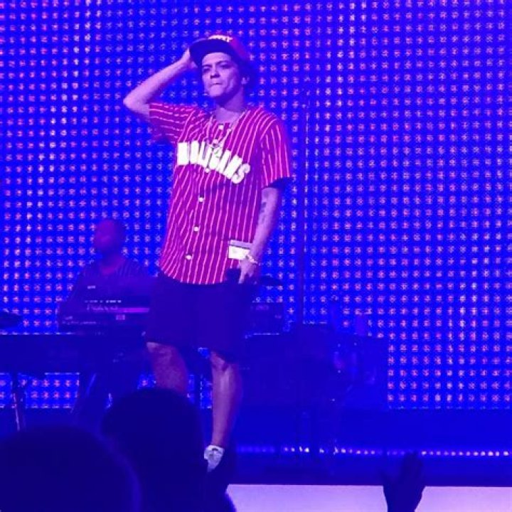 Pin by Jaqueline Rudris on Bruno Mars London 18,19,21 e 22/04/17