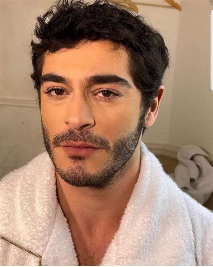 Pin on Burak Deniz and Hande Erçel