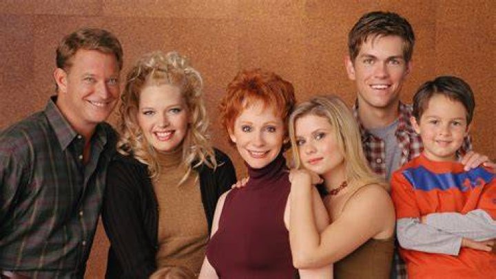 Reba teases reboot of classic 'Reba' TV show