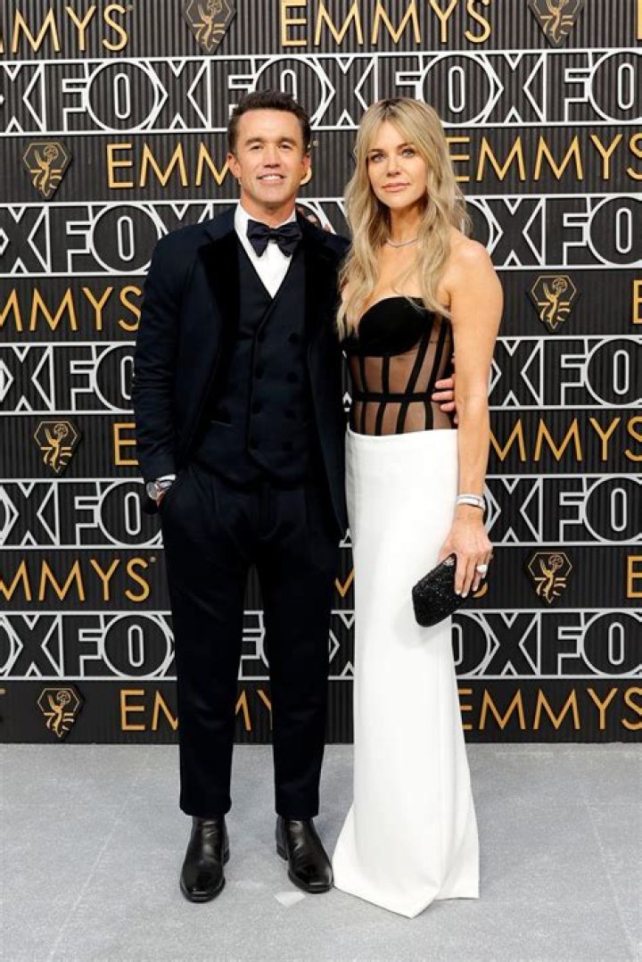 Rob mcelhenney and wife kaitlin olson hires stock photography and