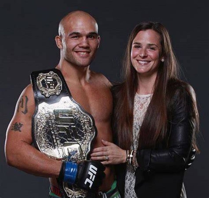 Robbie Lawler wife Who is the former UFC welterweight champion married