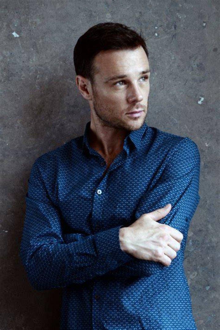 Rupert Evans (Charmed) Wiki Bio, height, married, net worth. Is he gay?