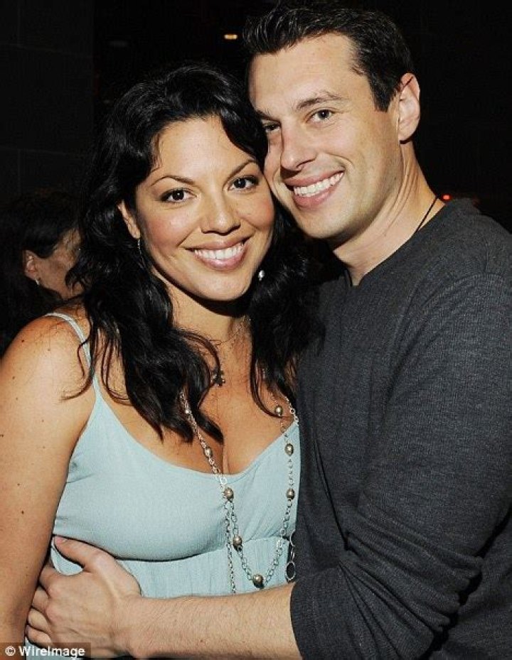 Sara Ramirez 2018 Husband, tattoos, smoking & body measurements Taddlr