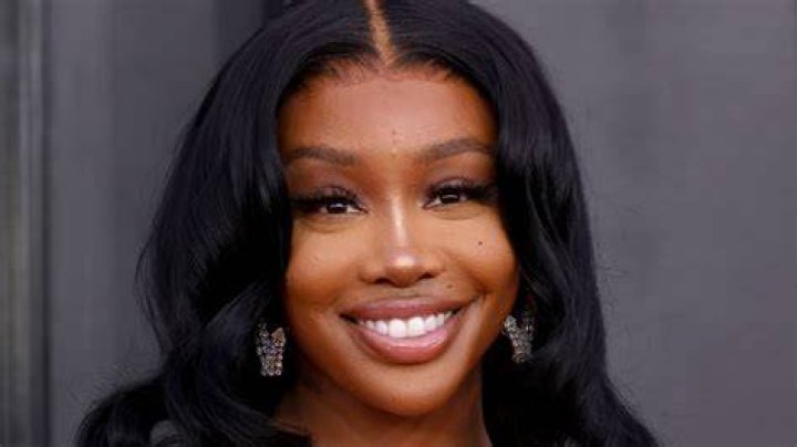 SZA Has a Treasure Chest's Worth of Jewels on Her Nails &mdash; See Photos
