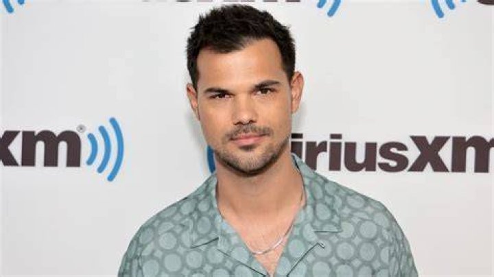 Taylor Lautner Biography; Net Worth, Age, Height, Parents, Nationality