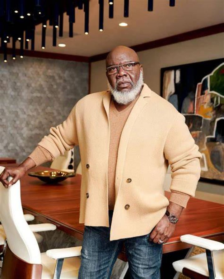 T.D. Jakes Net Worth & Earnings (2023)