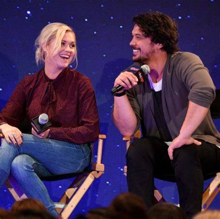 The 100 Stars Eliza Taylor and Bob Morley Shock Fans with Surprise