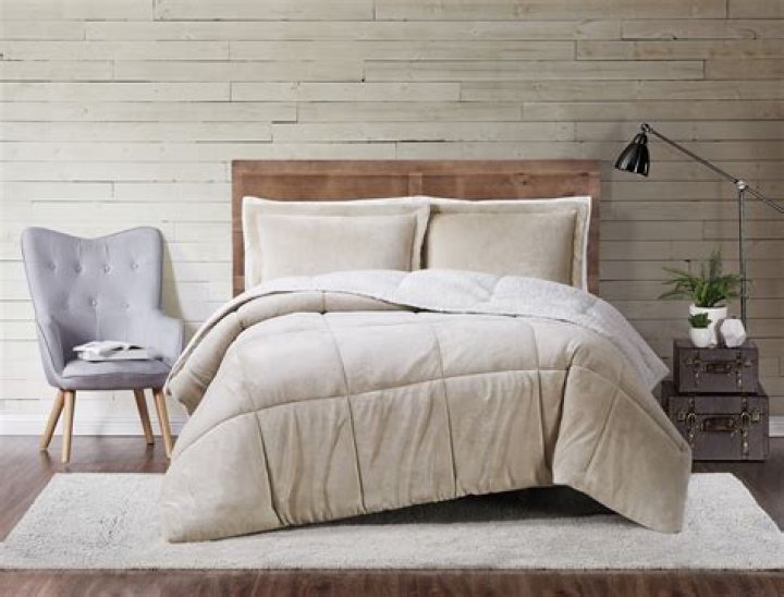 Truly Soft Cuddle Warmth Polyester Full/Queen Comforter Set in Tan