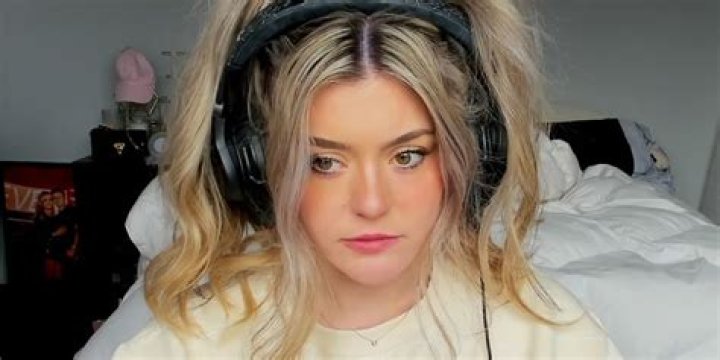 Twitch Streamer BrookeAB Addresses Cheating Rumors Kaki Field Guide